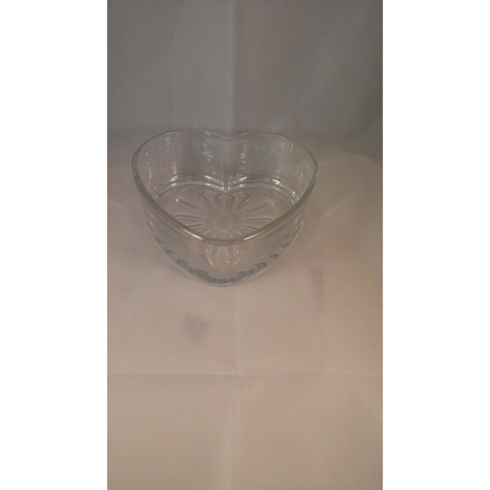 Cut glass heart shaped embossed candy dish - Picture 3 of 5